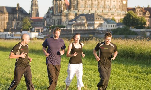 Erkunde eine der schönsten Städte der Welt im Laufschritt - entlang der Elbe und den berühmten Sehenswürdigkeiten joggen wir und halten dich fit