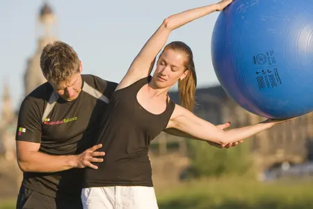 Während des Trainings wird auf die richtige Körperspannung geachtet